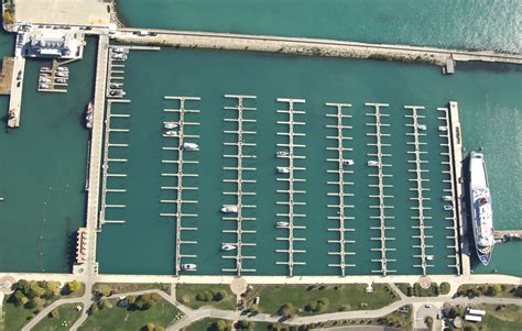 Dusable Harbor The Chicago Harbors In Chicago Il United States