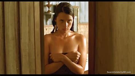 Famosa Con Tetas Naturales Porn