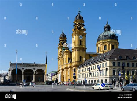 El Feldherrnhalle Mariscales De Campo O Feldherrenhalle Hall Y La