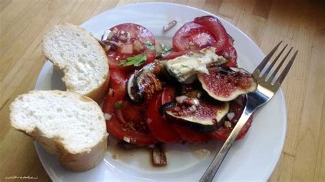 Cookreadsew Tomaten Zwiebel Salat Mit Feigen Gorgonzola Und Honig