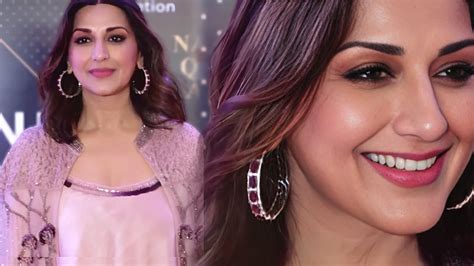 Sonali Bendre Snapped Red Carpet At Awards Show Sonali Bendre Hot Dress Look Actress