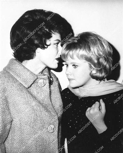 Maureen Ohara Whispering To Hayley Mills 1337 07 Abcdvdvideo