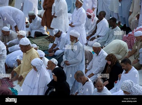 Male And Female Pilgrims Praying The Afternoon Prayer Asr Together In