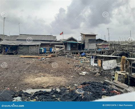 Slums on the North Coast of Jakarta Editorial Photo - Image of poverty ...