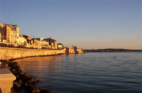 visit ortigia  sicily  city map