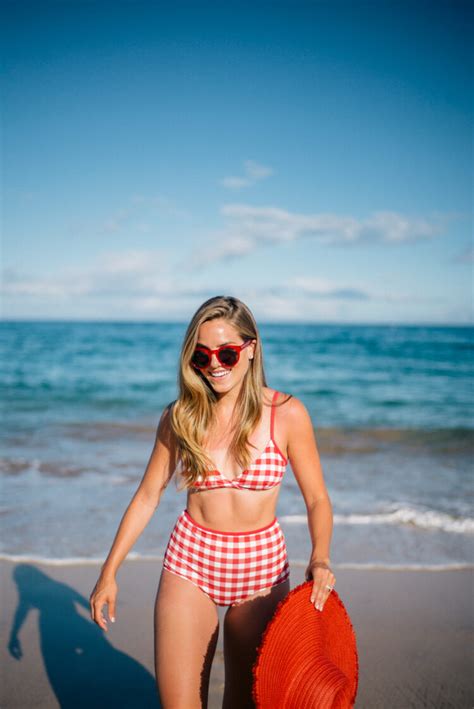9 Hot Sexy Julia Berolzheimer Bikini Pics