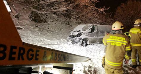 Auto Kracht In Schneepflug Drei Verletzte SALZBURG24