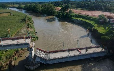 Jembatan Bantuan BNPB Senilai Rp25 4 Miliar Ambruk Di Padang Pariaman