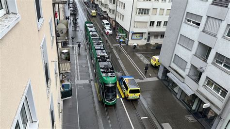 Unfall Mit Tram In Basel Stadt Mit Schwerverletzem