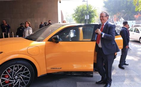 Presenta Ebrard ruta para electrificación del transporte