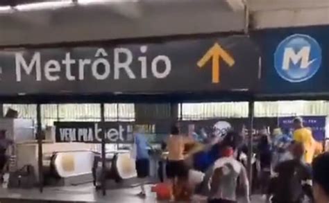 Torcedores De Fluminense E Boca Juniors Brigam Na Central Do Brasil