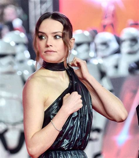 50 Hot Daisy Ridley Bikini Photos 12thBlog