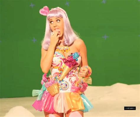 http://fc05.deviantart.net/fs70/f/2012/095/b/3/katy_perry_candy_dress ...