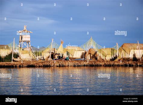 Schilfinseln Der Uros Am Titicaca See Puno Peru Stockfotografie Alamy