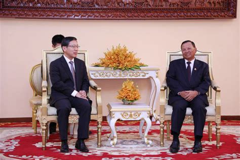 Le président du Sénat cambodgien reçoit le nouvel ambassadeur chinois