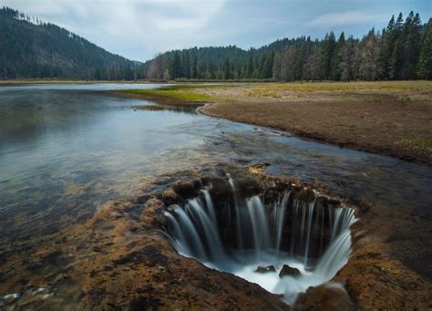 Lost Lake Hole Mysteriously Drains Body of Water Every Spring