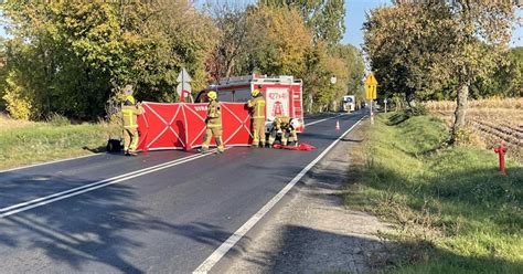 Wypadek pod Gnieznem Nie żyje rowerzystka WP Wiadomości