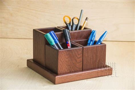 Подставка для ручек своими руками из пластиковой бутылки и из дерева