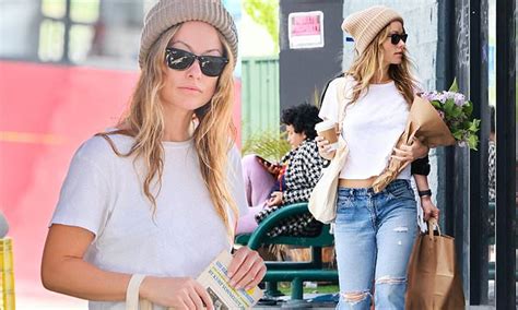 Olivia Wilde Shares A Glimpse Of Her Toned Abs While Shopping At A Flea