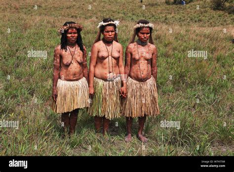 Papua New Guinea Tribes Women Hi Res Stock Photography And Images Alamy