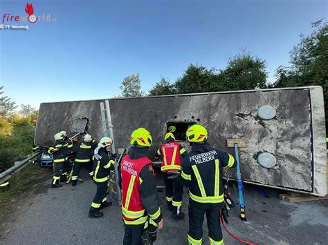 Oö 112 der Sierninger Einsatzkräfte absolvieren große Busunfall Übung