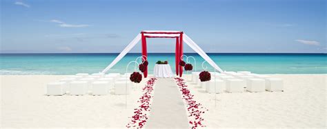 Beach Weddings Cancun with Sandos Cancun