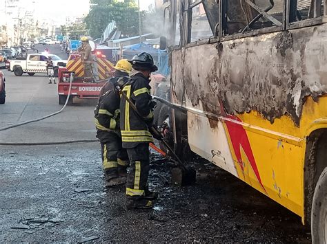 Incendian Cami N Urbano Frente Al Mercado Central De Acapulco