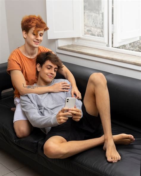 Imágenes de Pareja Gay Casa Descarga gratuita en Freepik