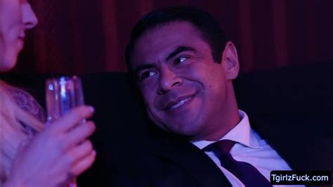 Trans Babe Casey Kisses And Draven Gets Wild Inside The VIP Room AShemaletube