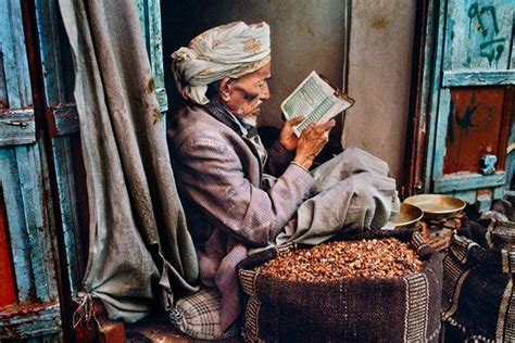 Gorgeous Photographs Of People Reading Around The World Steve Mccurry