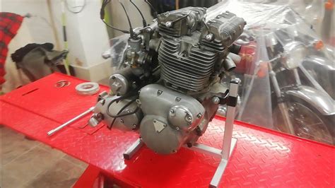 Triumph Trident T160 Engine Rebuild Part 1 Removing The Cylinder Head