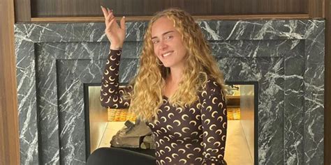 Adele Shows Off Bikini Photo Flaunts Flat Stomach And Causes Internet Sensation