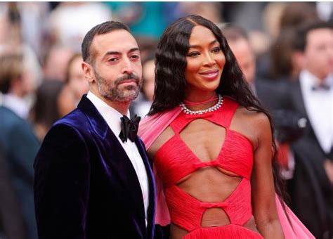 Cómo luce Naomi Campbell a los años en bikini y sin maquillaje Fotos raras de la belleza
