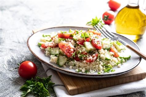 Couscous Salat Mit Tomaten Und Gurken Gesunder Salatgenuss