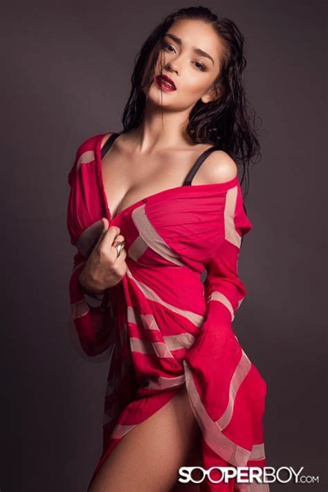 Koleksi Foto HOT Artis Cantik Model Sexy Yasmine Wildblood Kamar Artis Cantik