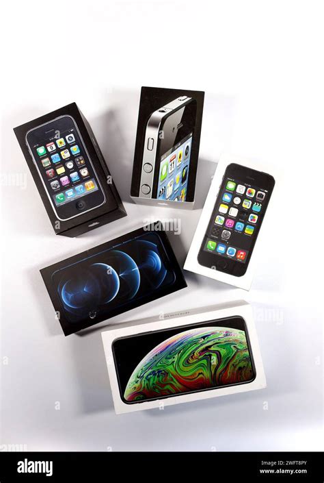 vintage old apple iphone boxes packaging, iphone 3gs, iphone 4 white ...