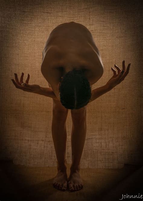 Bowing Artistic Nude Artwork By Photographer Johnnie Medina At Model