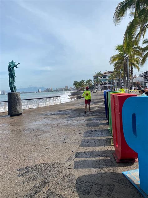 Por Oleaje Elevado Se Mantiene La Bandera Roja En Playas De Puerto