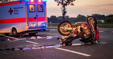 Tragischer Unfall Motorradfahrer Stirbt Auf Der B