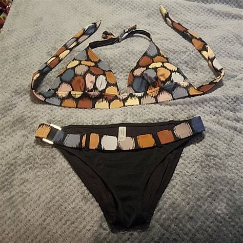 Victorias Secret Halter Top Bikini With 2 Bottoms Gem