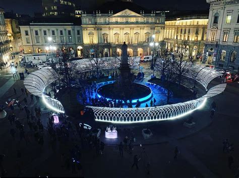 Milano Accese Le Luminarie Natalizie In Piazza Scala La Foto Dalle