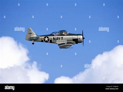 Classic airplane hi-res stock photography and images - Alamy