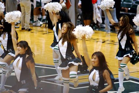 University Of Hawaii Cheerleaders And Dancers Flickr