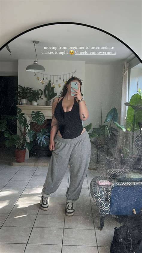 Isabella Dorta Isabelladortapoetry Nude Leaks OnlyFans Fapellino