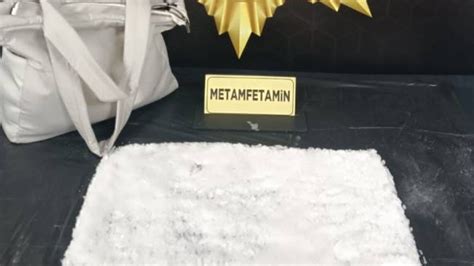 Yolcunun çantasında 1 kilogram metamfetamin ele geçirildi