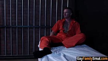 Padrastro e hijastro sexo en prisión XVIDEOS