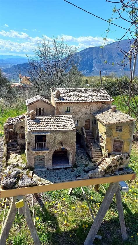 Pin Di Madeleines Et Cahiers Su Diorama Nel Capanne Rustiche