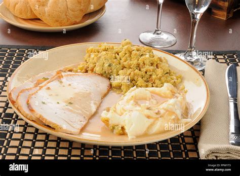 Mashed potatoes gravy hi-res stock photography and images - Alamy