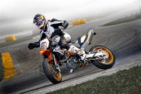 KTM 690 SMC R Baujahr 2014 Bilder und technische Daten