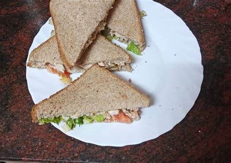 Sándwich de pechuga a la plancha ensalada y mayonesa Receta de Ariel